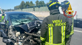 Ancona - Tamponamento auto-tir in A14, grave ferito estratto dalle lamiere